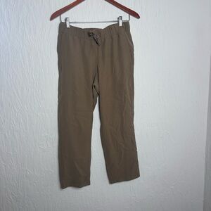 Lululemon On the Fly Woven crop pants in dark olive green size 6